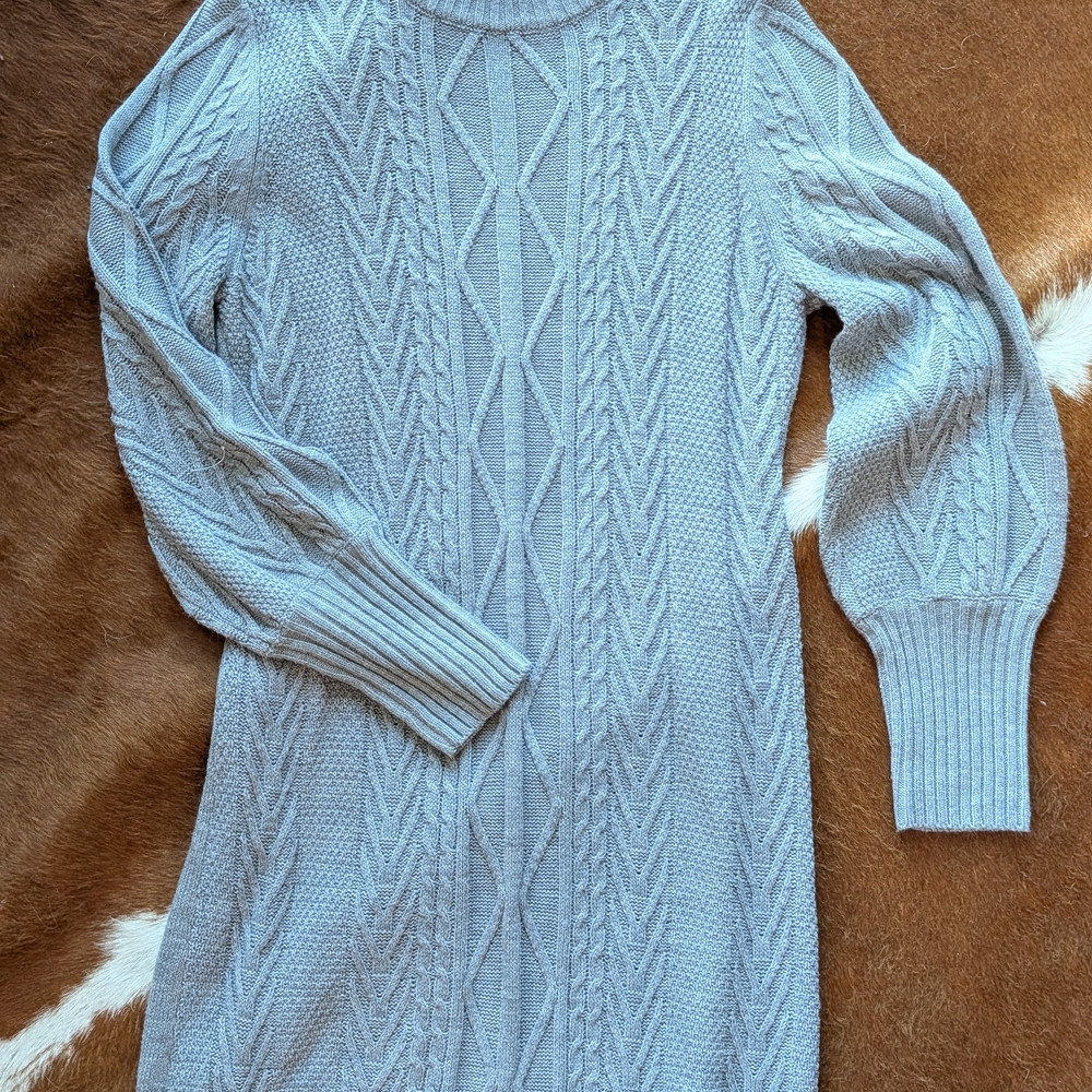 New York & Company Light Gray Knit Sweater